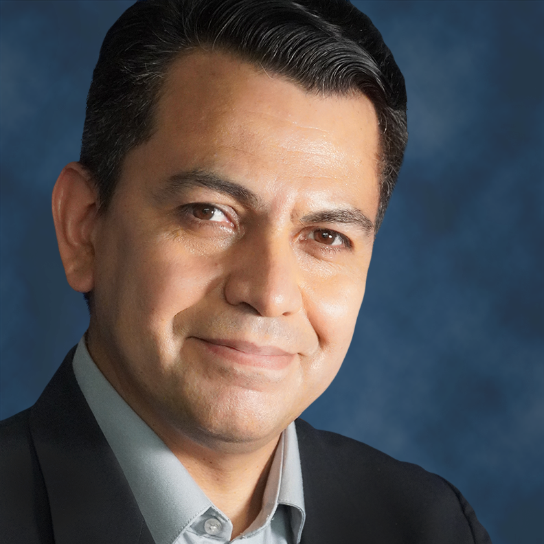 Escritor Mario Ramírez Reyes